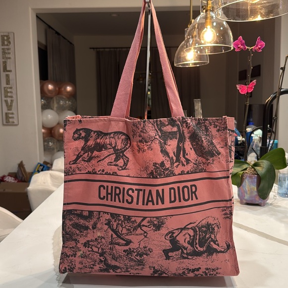 DIOR | ✨NEW✨ Dioriveria Shopping Bag - Picture 2 of 2